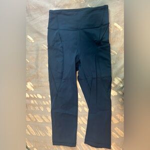 LIKE NEW Lululemon Cropped High Rise Yoga Workout Pants - Size 4 -  Blue